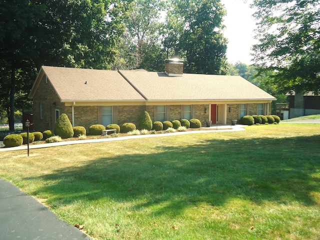 single story home with a front yard