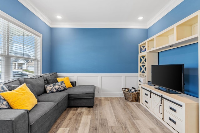 living room featuring light wood-style floors, recessed lighting, ornamental molding, and wainscoting