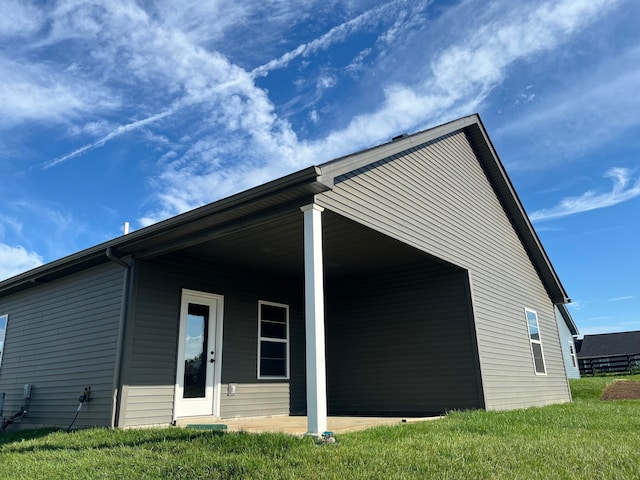 back of house featuring a yard