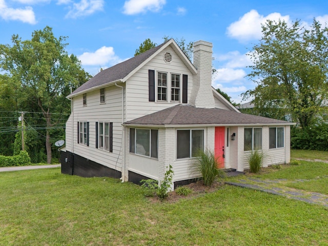 view of front of property with a front yard