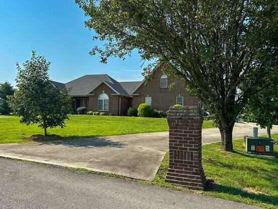 view of front of house with a front yard