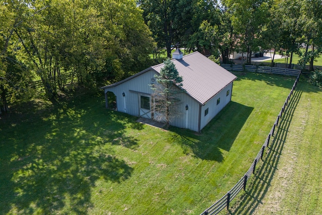 birds eye view of property featuring a rural view