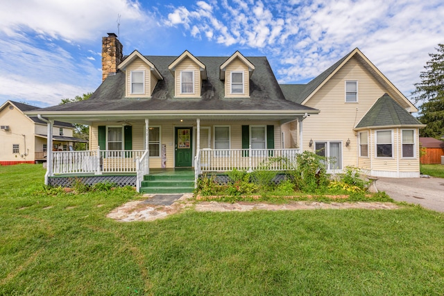 view of front of home featuring a front lawn and covered porch