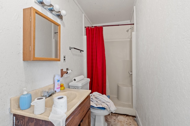 bathroom with a shower with curtain, toilet, and vanity