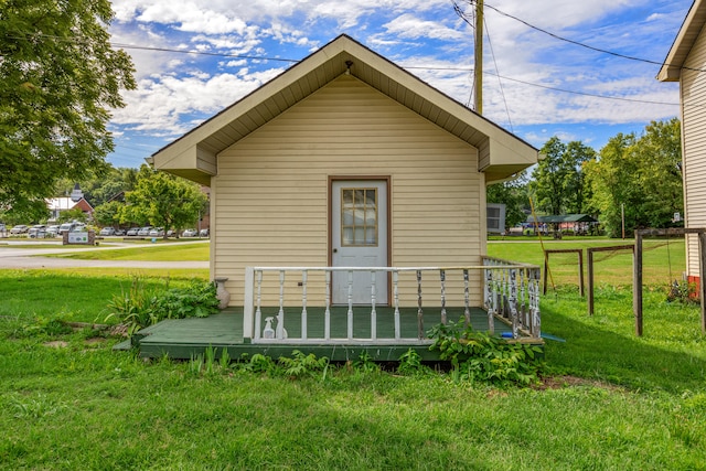 exterior space with a yard