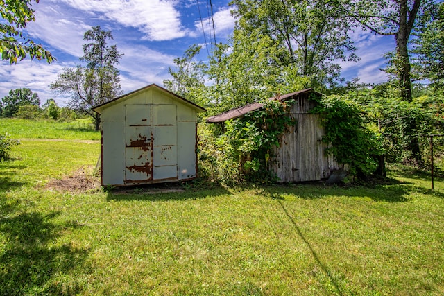 view of outdoor structure featuring a lawn