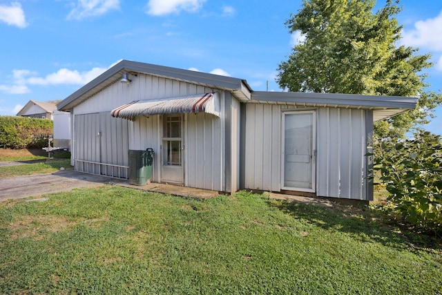 view of outbuilding with a lawn