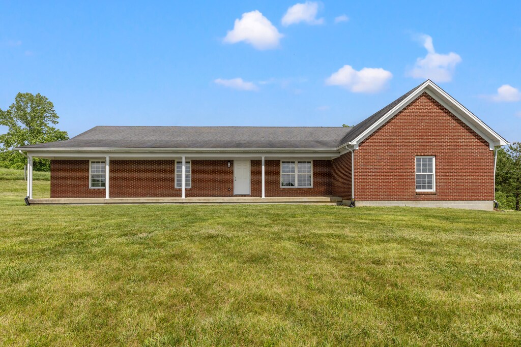 back of house featuring a yard