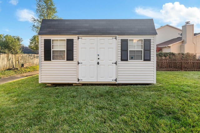 view of outdoor structure with a yard