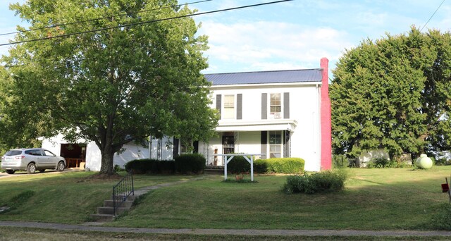 view of front of home featuring a front lawn