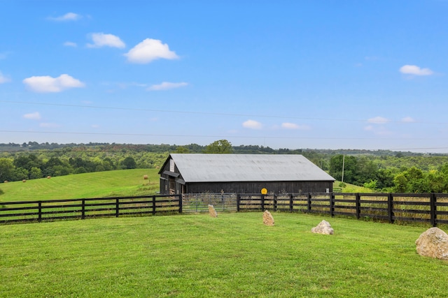 view of yard featuring a rural view