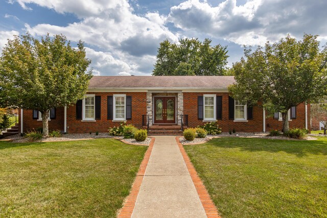 ranch-style house featuring a front yard