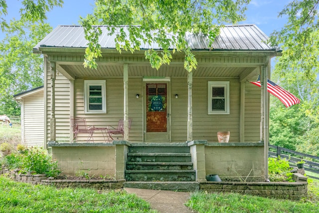 bungalow featuring covered porch