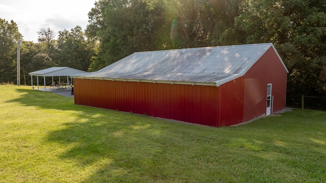 view of outdoor structure with a yard