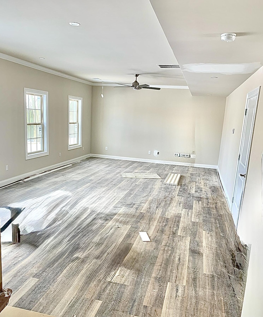 spare room featuring ceiling fan, ornamental molding, and hardwood / wood-style flooring