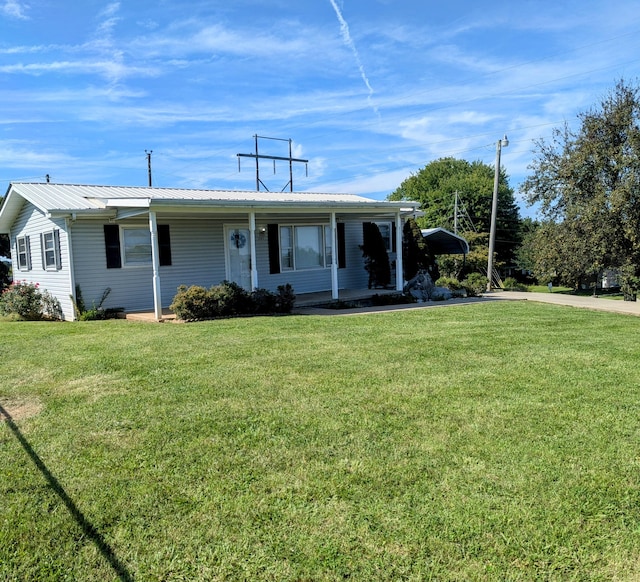 ranch-style house featuring a porch and a front yard