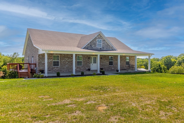 view of front of property featuring a front lawn