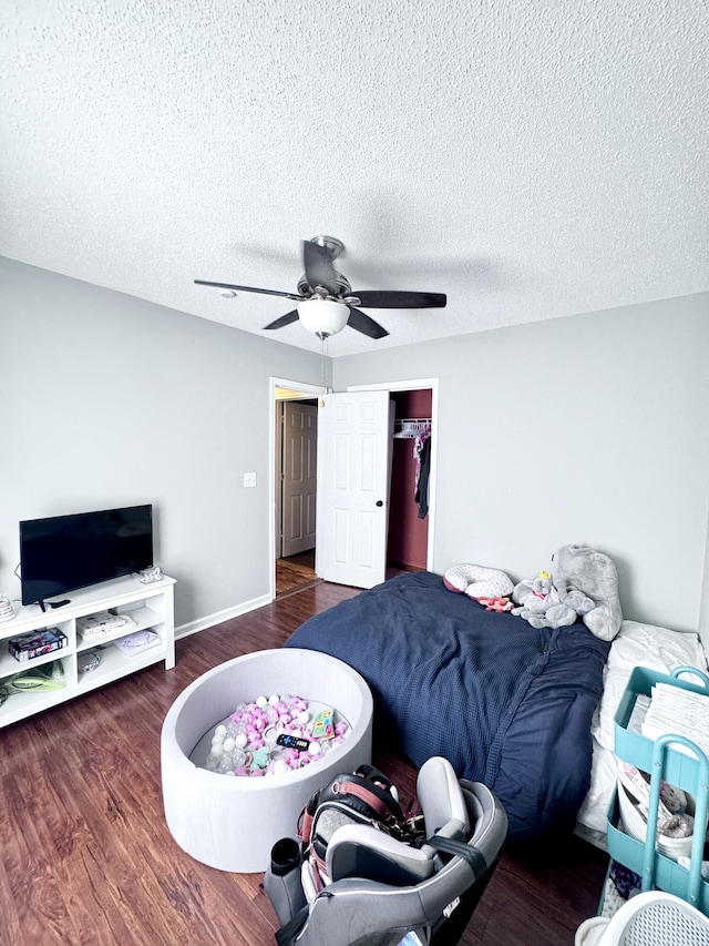 231 Hatfield St, Corbin, KY 40701 - bedroom featuring wood finished floors, ceiling fan, a closet, and a textured ceiling
