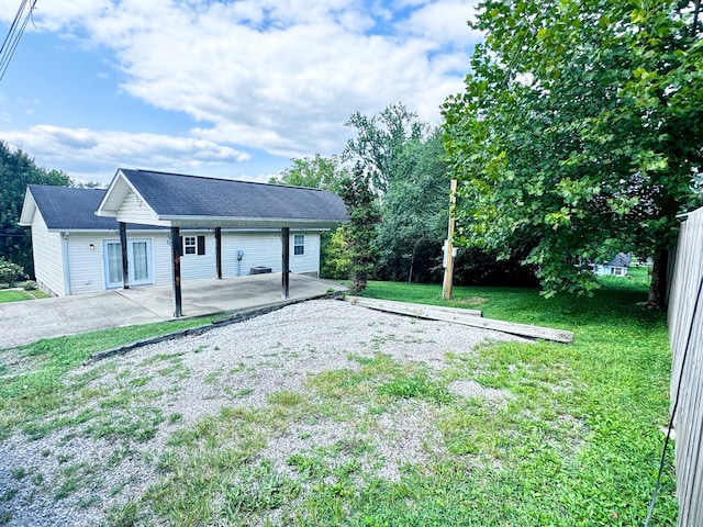 view of front of house with a front yard