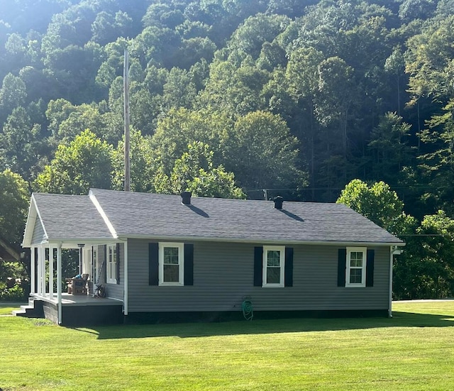 view of front of property with a front lawn