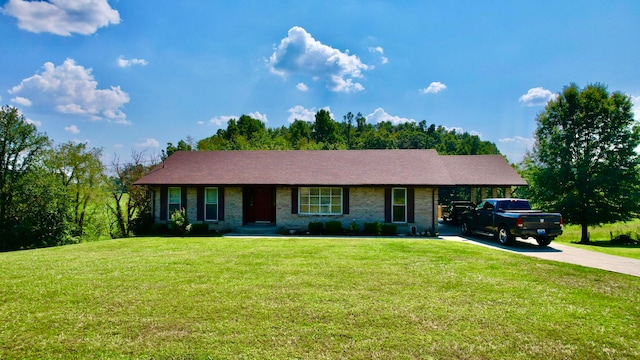 single story home featuring a front yard