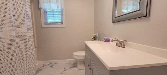 bathroom featuring a shower with curtain, vanity, and toilet