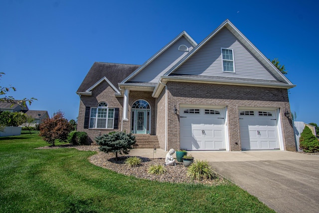 view of front of house featuring a front lawn