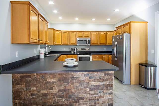 kitchen featuring sink, stainless steel appliances, kitchen peninsula, light tile patterned floors, and ornamental molding