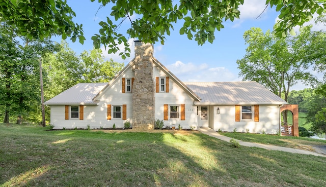 view of front of house with a front lawn