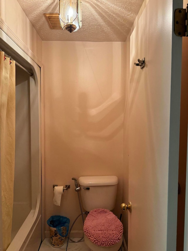 full bathroom with a textured ceiling, a washtub, toilet, visible vents, and a shower