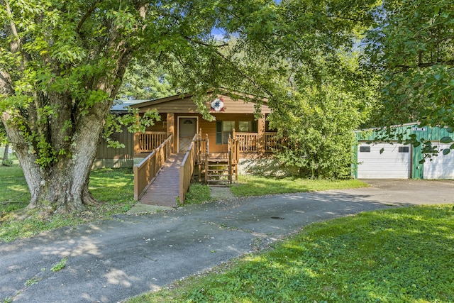 view of front of property featuring a porch and an outdoor structure