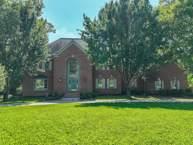 view of front of house with a front lawn