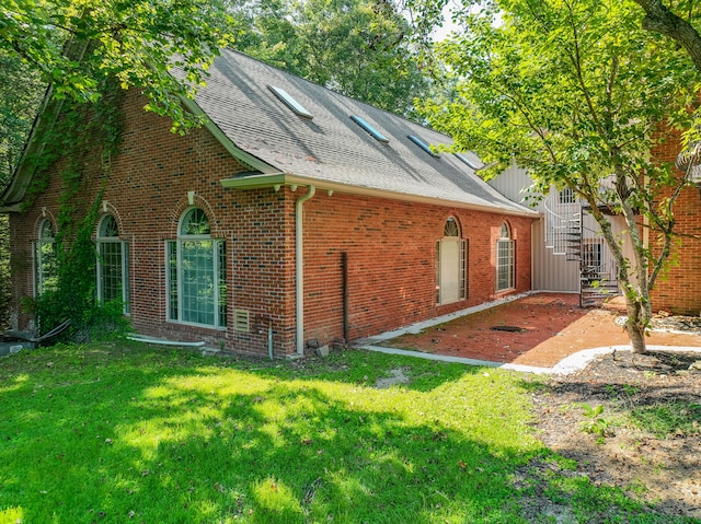 exterior space featuring a yard