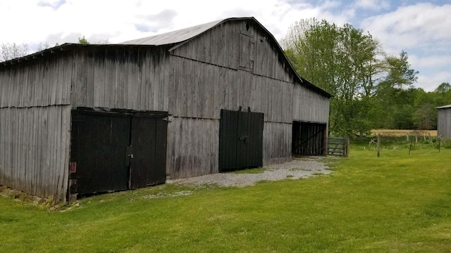 view of outbuilding featuring a lawn