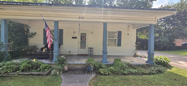 view of front of property featuring a porch