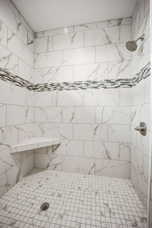 1830 Hunter Dr, Lancaster, KY 40444 - bathroom featuring a tile shower