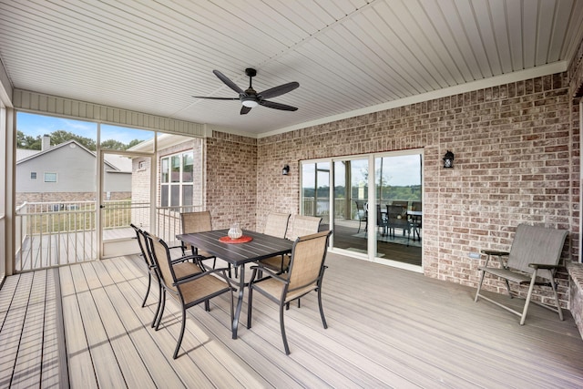 sunroom with ceiling fan