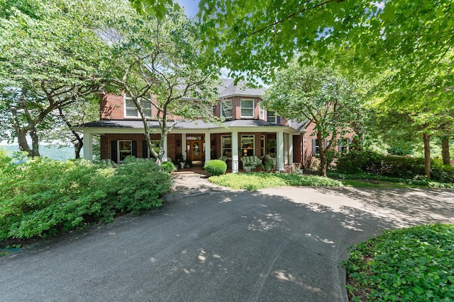 view of front of home with covered porch