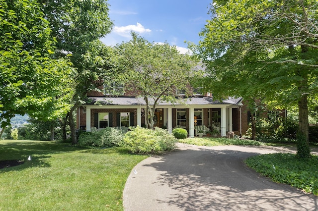 view of front of house with a front yard