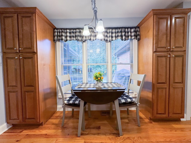 dining room featuring a chandelier, a wealth of natural light, and light hardwood / wood-style floors