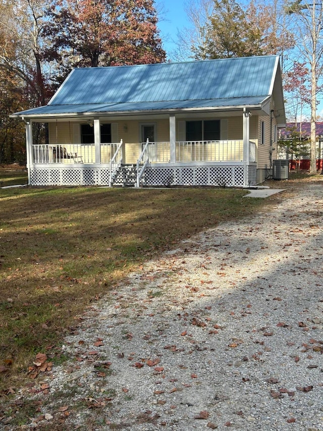 view of front facade featuring central AC and a porch