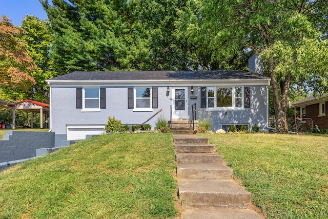 view of front facade featuring a front yard