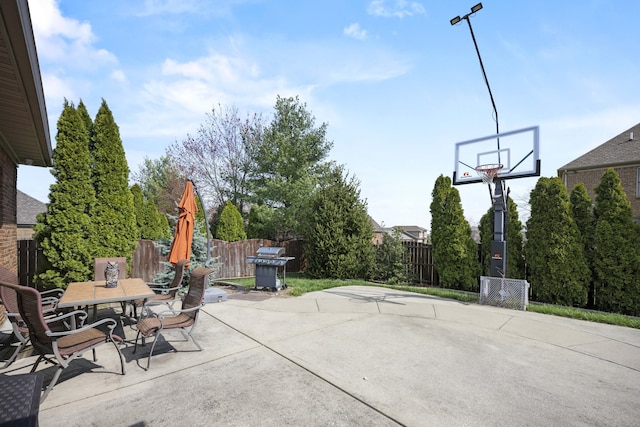 view of patio / terrace featuring a fenced backyard and outdoor dining space