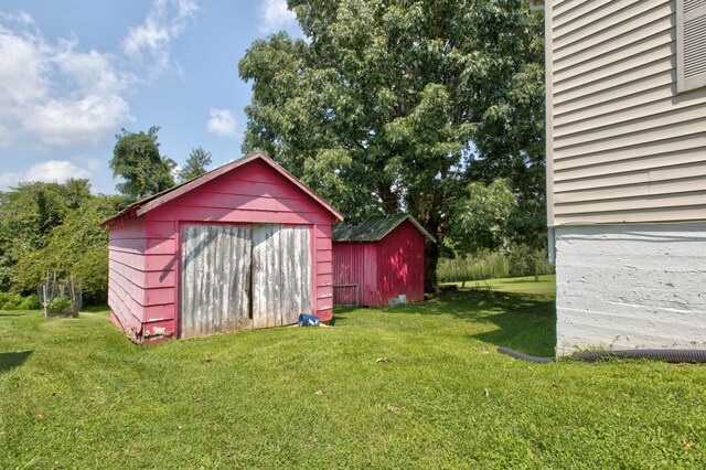 view of outbuilding with a yard