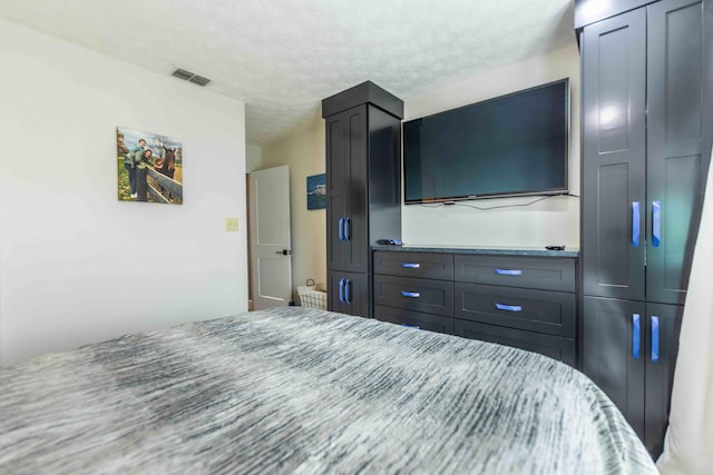 bedroom featuring a textured ceiling and a closet