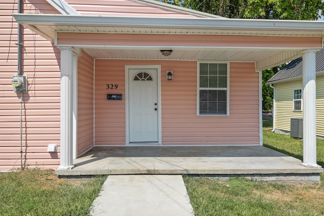 entrance to property featuring covered porch