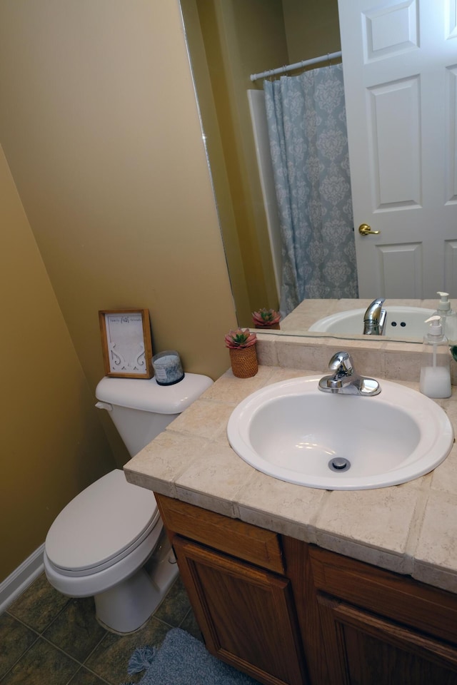 full bathroom with toilet, vanity, and a shower with curtain