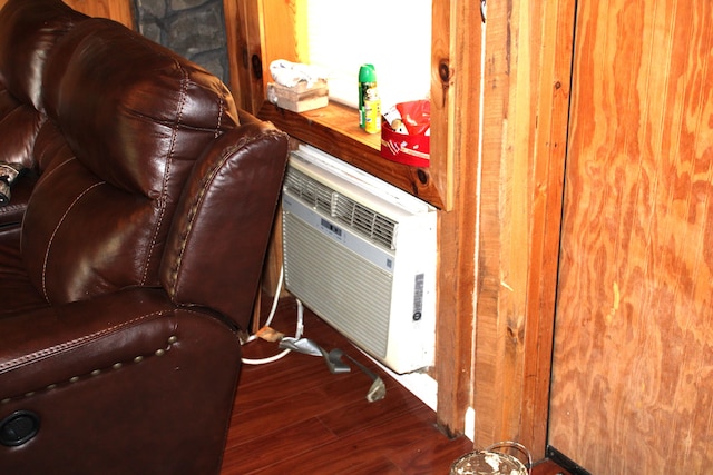 interior details with hardwood / wood-style floors