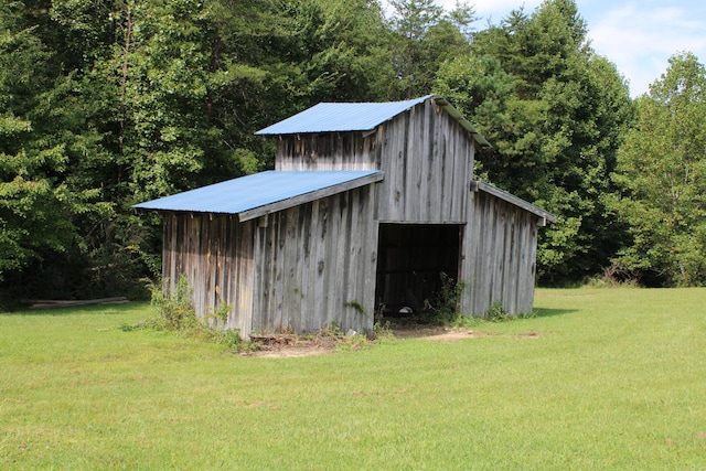 view of outbuilding with a yard