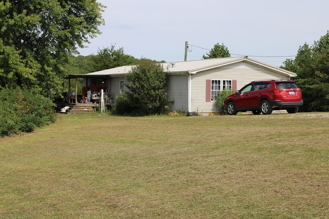 view of front of property with a front yard